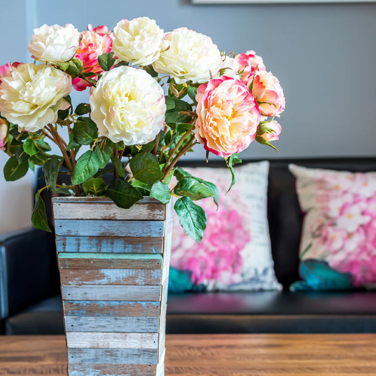 coffee-table-dekoration-blumen