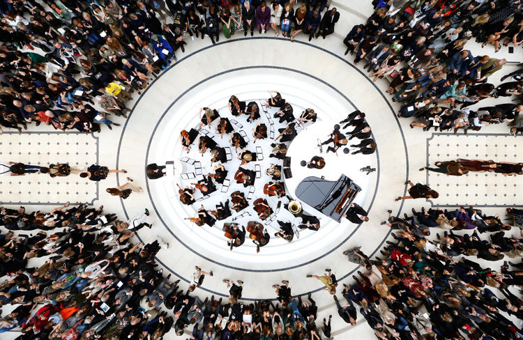 Sängerin Alison Moyet live bei © Burberry Fashion Show