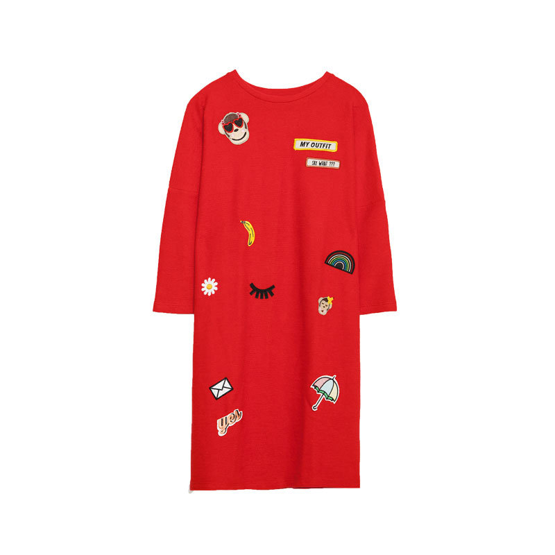 Rotes Kleid mit Patches