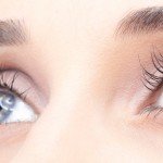 Lange Wimpern durch Wimpernseren