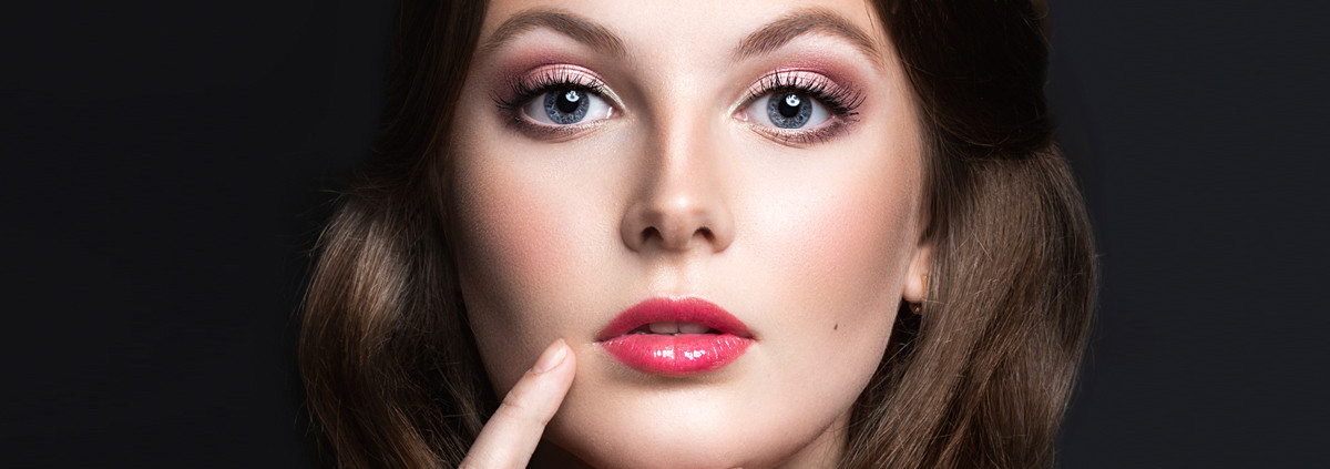 Make-up in der Trendfarbe Rosé