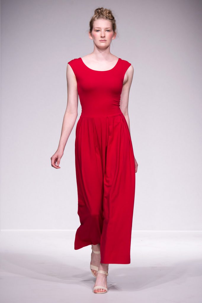 ethical fashion show kleid rot