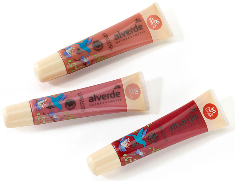 © alverde Lipgloss. Von oben nach unten: 010 Apricot Blossom, 020 Pink Hibiscus und 030 Pink de Colibri 15 ml: 3,25 € 