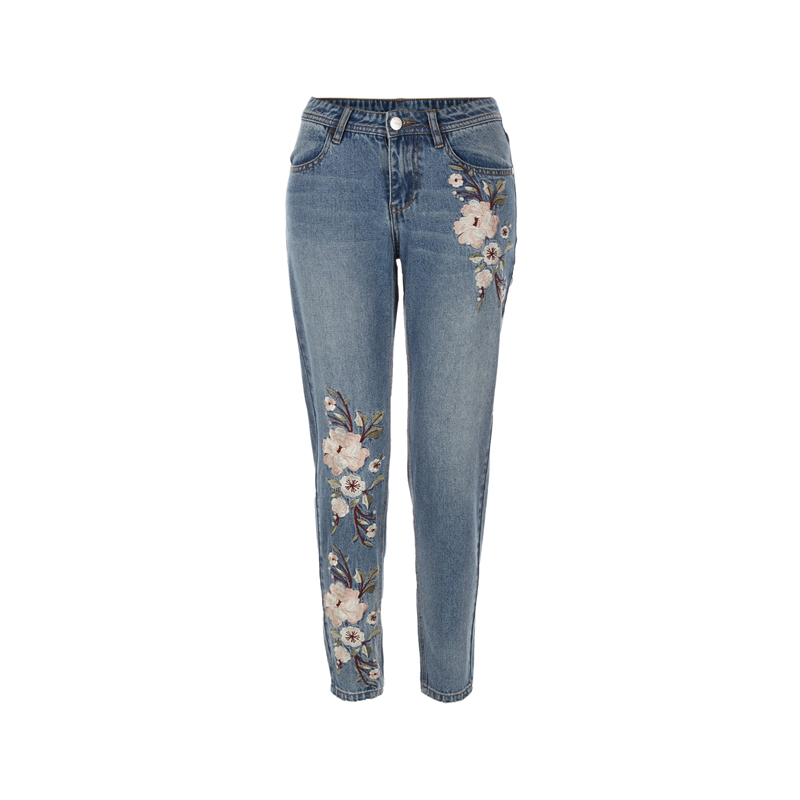 Jeans mit Blumen Stickereien von New Look