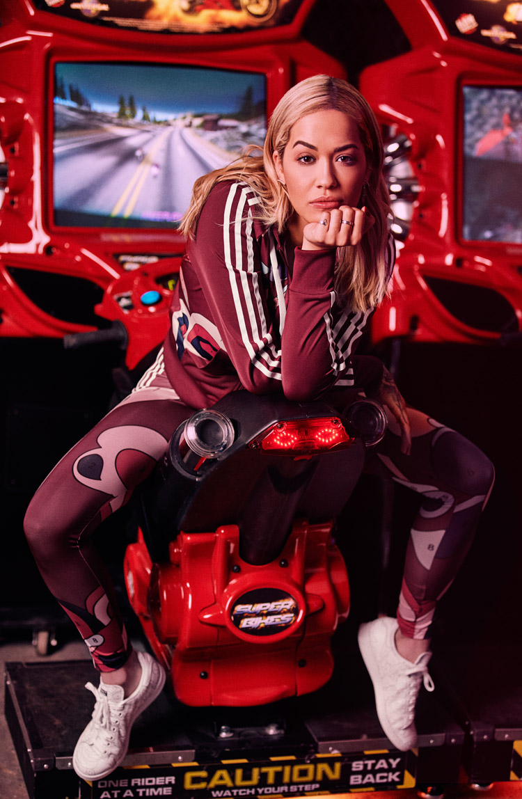 rita ora sportbekleidung