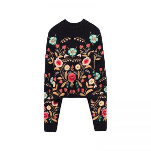 Bestickter Pullover mit Blumen