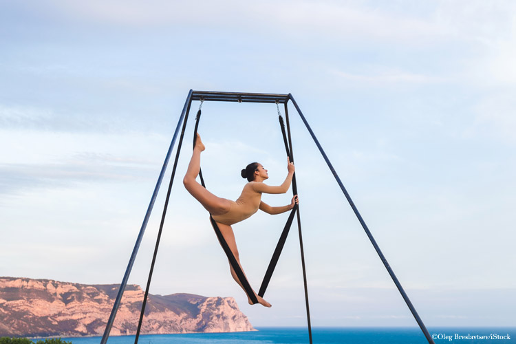 aerial yoga uebung