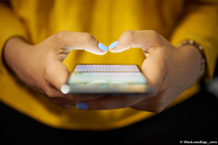 handy-smartphone-ursache-nackenverspannungen