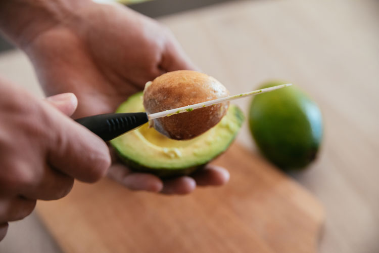 avocadokern zerkleinern