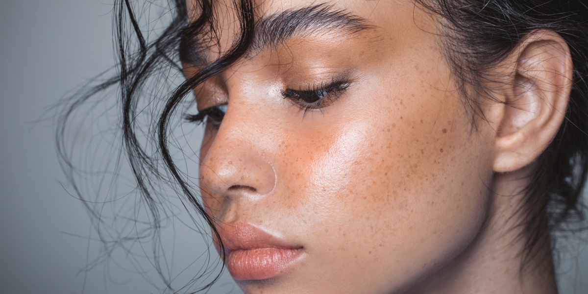 Neue Highlighter-Trends sorgen für mehr Glanz!