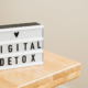 schild mit aufschrift digital detox