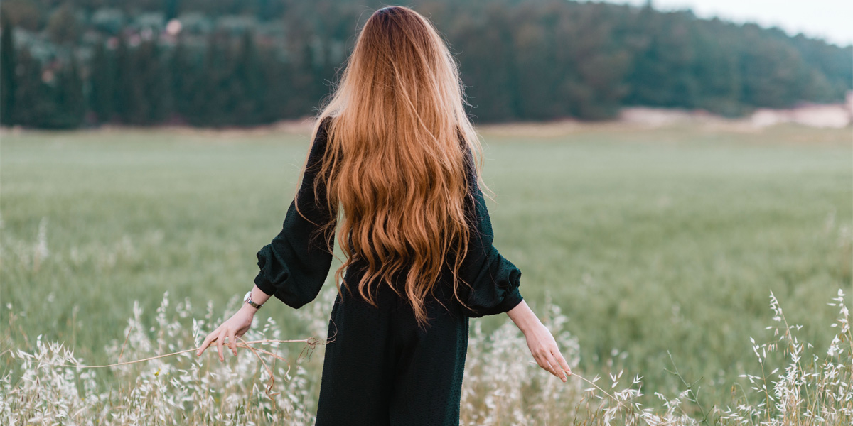 frau im feld