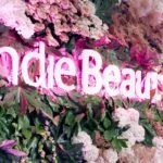 indie beauty expo blumenwand