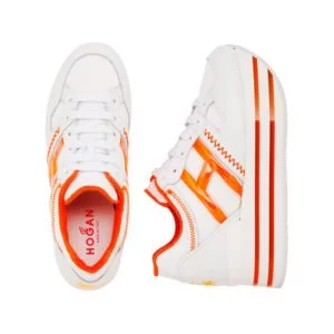 weißer plateau sneaker mit roten und orangenen streifen