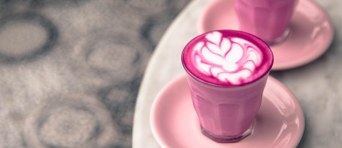 Pink Latte in rosaner Tasse