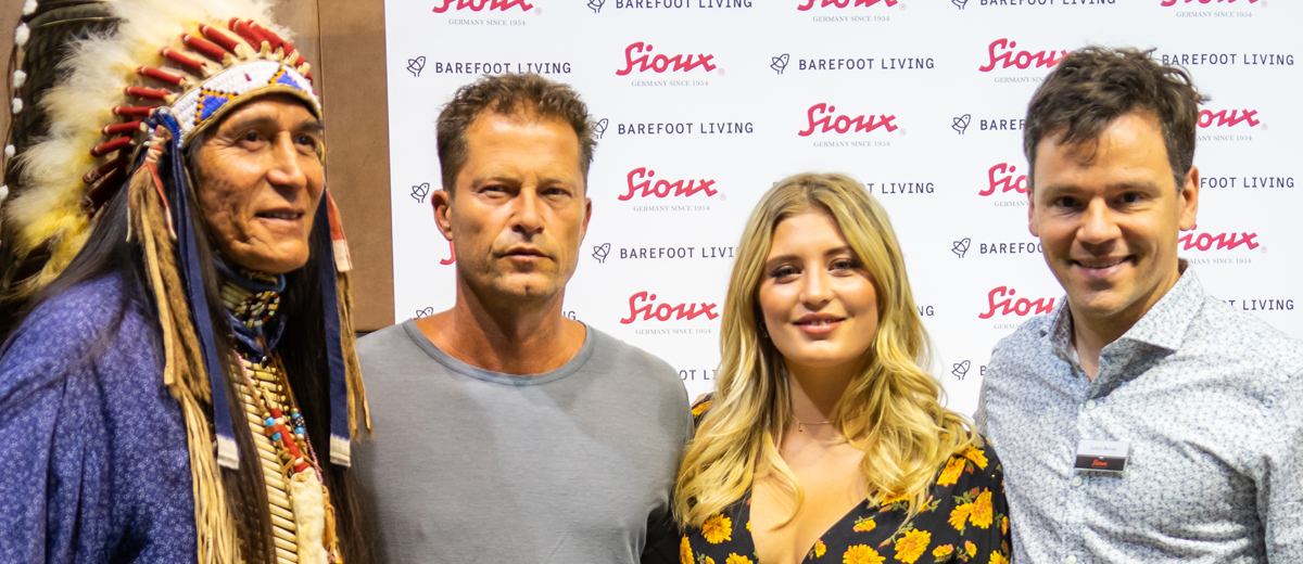 gruppenbild mit luna schweiger, til schweiger auf der fashion week berlin