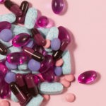 verschiedene tabletten und pillen