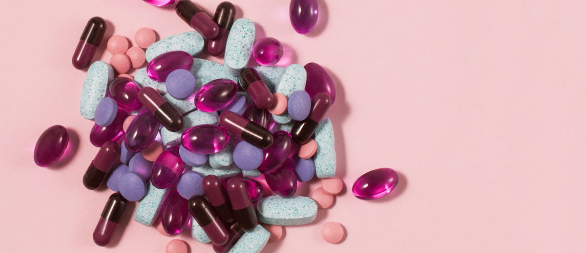 verschiedene tabletten und pillen