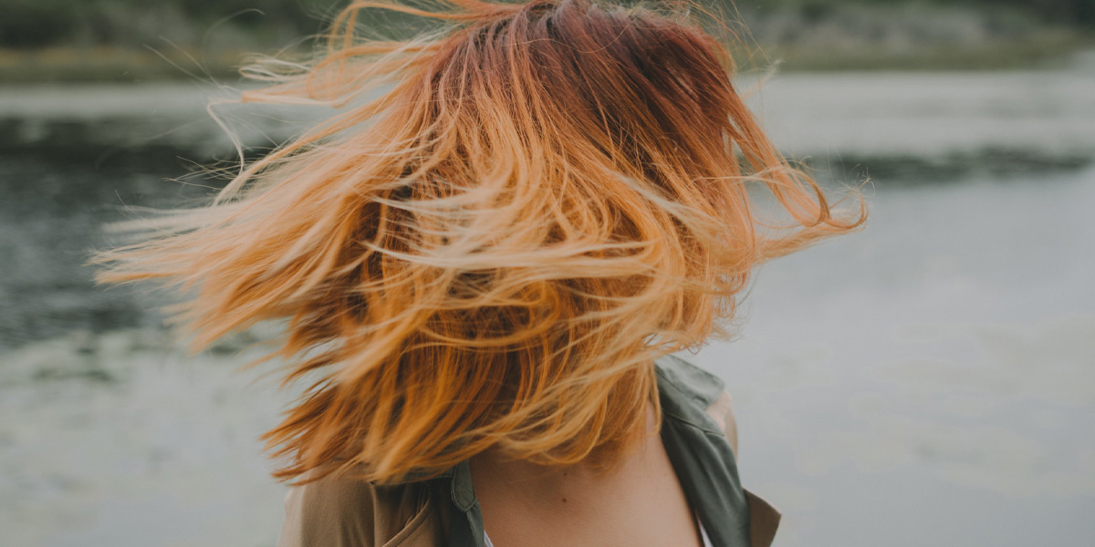 frau mit roten haaren