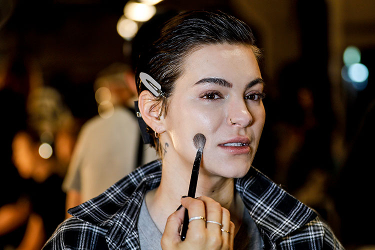 mbfw loni baur makeup glow