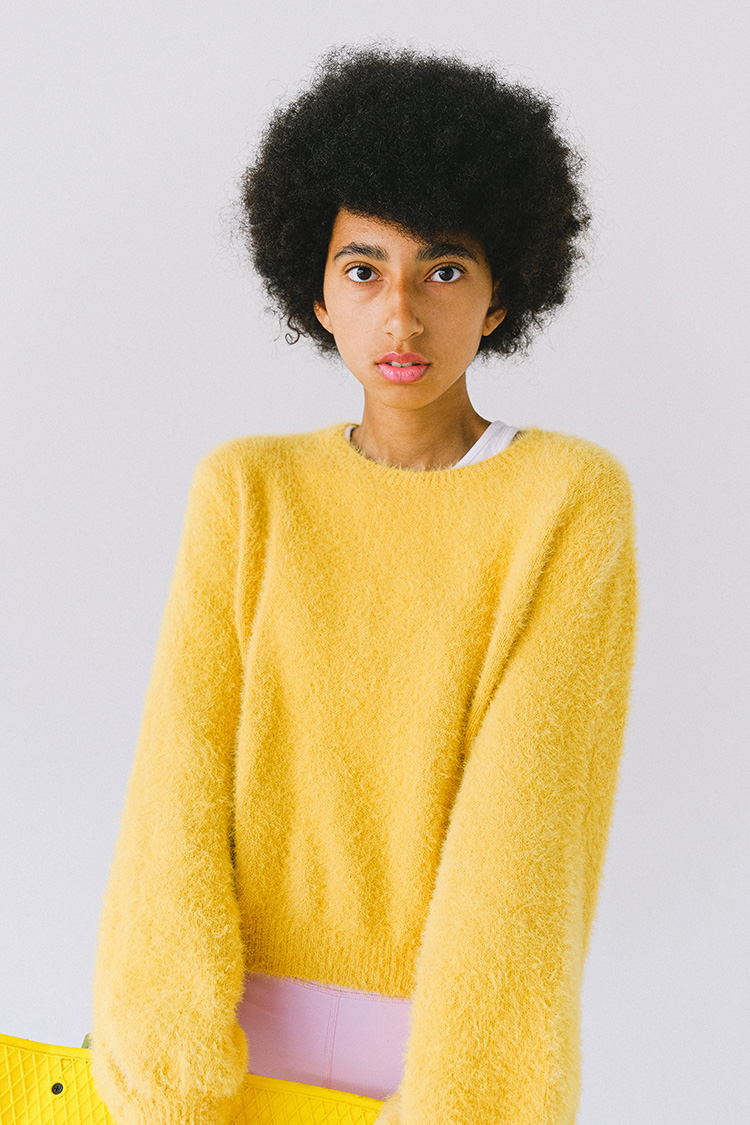 gelber pullover