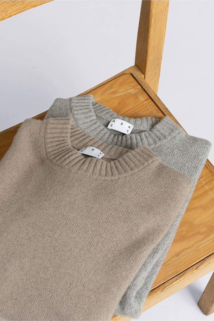 ASKET_wmns_cashmere_railandchair_4