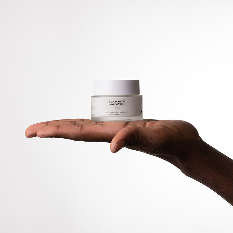 Antioxidising Day Moisturiser SPF 20_FL006_ (Hand shot 1)