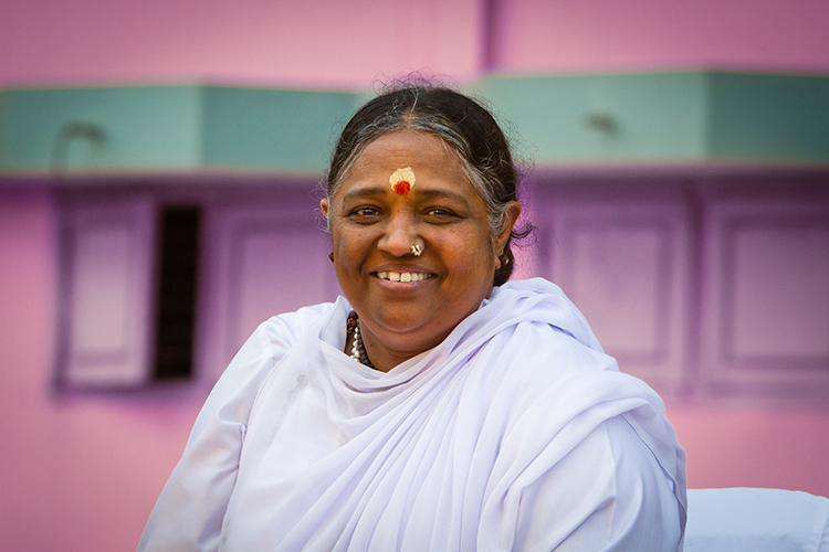 amma-portrait-straight-look-pink