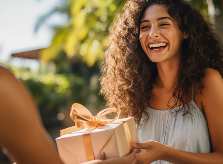 Eine Freundin macht ein Geschenk