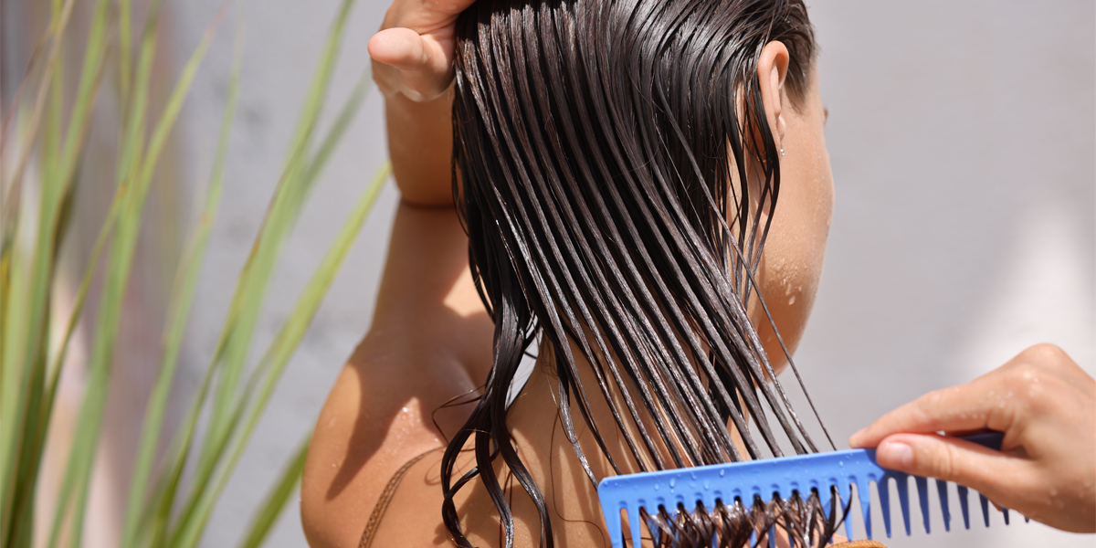 nasse haare kaemmen