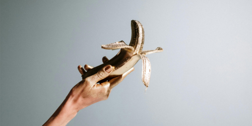 Frauenhand Banane