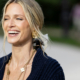 glow frau blond