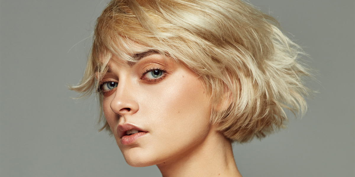 frau kurze haare