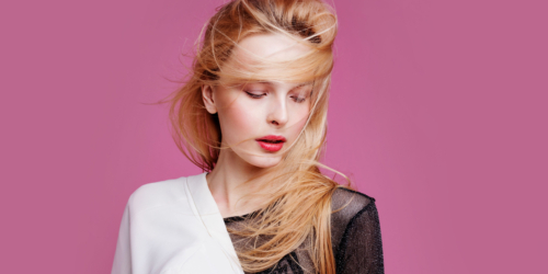 frau pinker hintergrund
