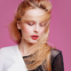 frau pinker hintergrund